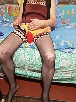 Snapshot of Caprron chatting on 12-14-24, 03:04 Caprron online show from 12-14-24, 03:04