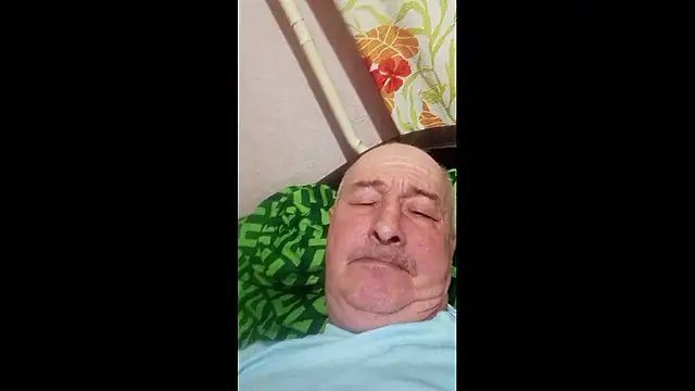 Snapshot of Caprron chatting on 03-10-26, 06:13 Caprron online show from 03-10-26, 06:13