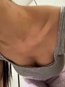 Snapshot of Sweet-Angel999 chatting on 10-31-25, 07:04 Sweet-Angel999 online show from 10-31-25, 07:04