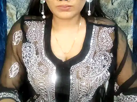 Snapshot of Aarvi_Arora chatting on 12-20-25, 11:17 Aarvi Arora online show from 12-20-25, 11:17