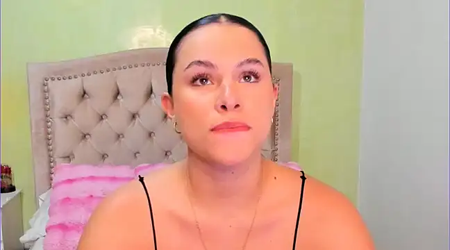 Luciluu20 online show from 01-08-25, 06:09