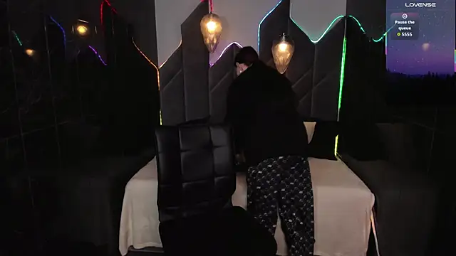 Lily Moonlight online show from 12-13-25, 07:53