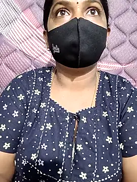 Snapshot of Renuma chatting on 09-24-25, 03:43 Renuma online show from 09-24-25, 03:43