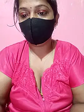 Snapshot of Renuma chatting on 10-31-25, 12:11 Renuma online show from 10-31-25, 12:11