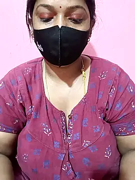 Snapshot of Renuma chatting on 10-31-25, 10:33 Renuma online show from 10-31-25, 10:33