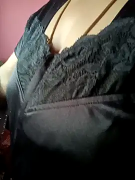 Snapshot of Renuma chatting on 12-04-25, 06:01 Renuma online show from 12-04-25, 06:01