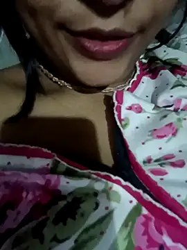 Snapshot of Wifesuman40 chatting on 12-15-24, 08:04 Wifesuman40 online show from 12-15-24, 08:04