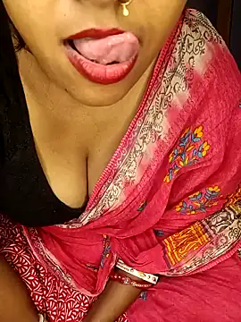 Snapshot of Wifesuman40 chatting on 12-31-24, 06:46 Wifesuman40 online show from 12-31-24, 06:46