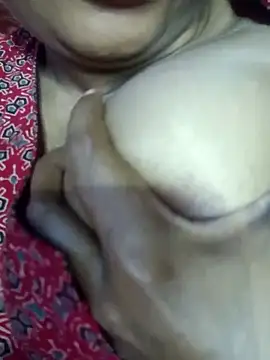 Snapshot of Wifesuman40 chatting on 03-08-25, 05:17 Wifesuman40 online show from 03-08-25, 05:17