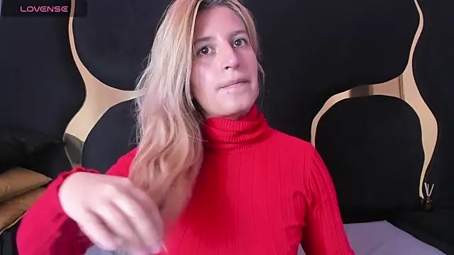 Snapshot of GiaRoussel chatting on 02-04-26, 04:24 GiaRoussel online show from 02-04-26, 04:24