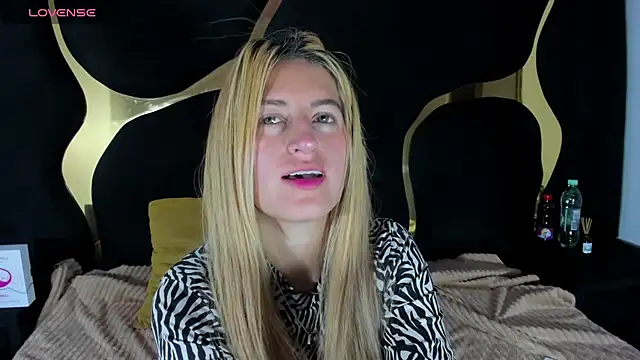 Snapshot of GiaRoussel chatting on 02-23-26, 04:37 GiaRoussel online show from 02-23-26, 04:37