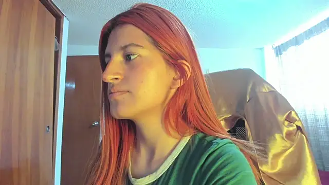 Snapshot of GiaRoussel chatting on 05-11-26, 02:45 GiaRoussel online show from 05-11-26, 02:45