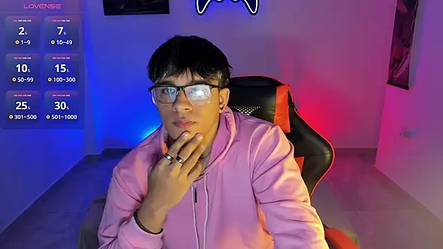 Snapshot of LuciferM_Star chatting on 11-06-25, 02:34 LuciferM Star online show from 11-06-25, 02:34