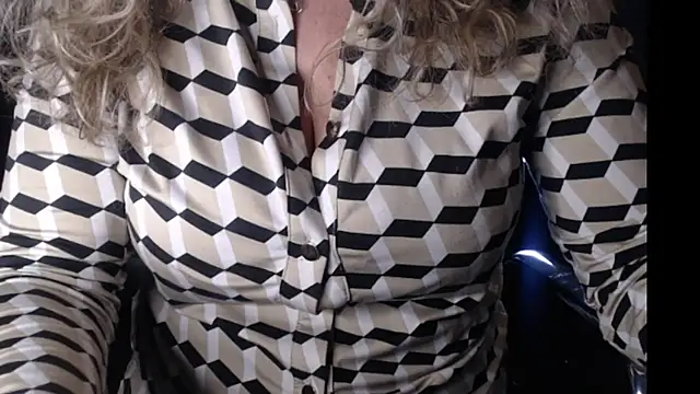 Snapshot of JenniLowen chatting on 01-10-25, 06:28 JenniLowen online show from 01-10-25, 06:28