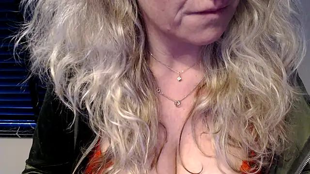 Snapshot of JenniLowen chatting on 03-03-25, 02:26 JenniLowen online show from 03-03-25, 02:26