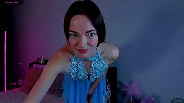 Undertheskin online show from 03-22-25, 04:04