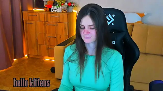 Lora Cain online show from 12-19-24, 03:08