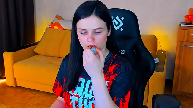 Lora Cain online show from 01-15-25, 06:12