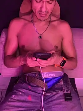 Snapshot of thesummerboy chatting on 12-06-24, 08:05 thesummerboy online show from 12-06-24, 08:05