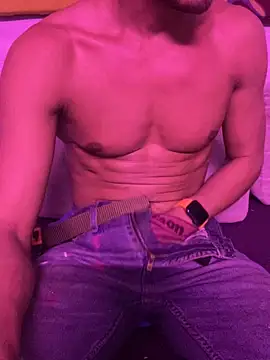 Snapshot of thesummerboy chatting on 12-14-24, 09:24 thesummerboy online show from 12-14-24, 09:24