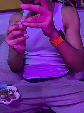 Snapshot of thesummerboy chatting on 12-19-24, 10:21 thesummerboy online show from 12-19-24, 10:21