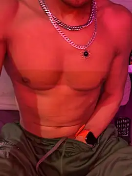 Snapshot of thesummerboy chatting on 12-20-24, 04:42 thesummerboy online show from 12-20-24, 04:42