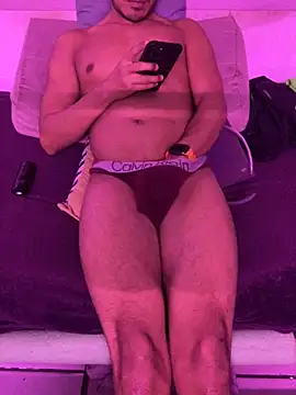 Snapshot of thesummerboy chatting on 12-21-24, 03:14 thesummerboy online show from 12-21-24, 03:14