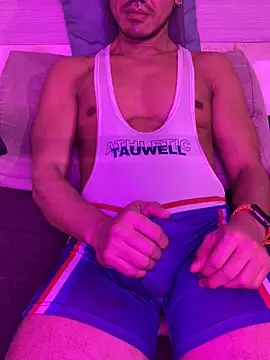 Snapshot of thesummerboy chatting on 12-21-24, 07:56 thesummerboy online show from 12-21-24, 07:56