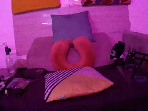 Snapshot of thesummerboy chatting on 01-03-25, 09:36 thesummerboy online show from 01-03-25, 09:36