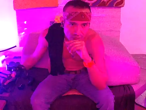 Snapshot of thesummerboy chatting on 01-04-25, 06:41 thesummerboy online show from 01-04-25, 06:41