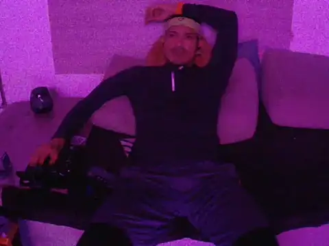 Snapshot of thesummerboy chatting on 01-11-25, 01:48 thesummerboy online show from 01-11-25, 01:48