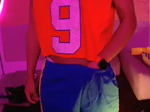 Snapshot of thesummerboy chatting on 01-19-25, 10:50 thesummerboy online show from 01-19-25, 10:50