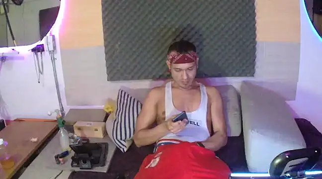 Snapshot of thesummerboy chatting on 01-25-25, 08:31 thesummerboy online show from 01-25-25, 08:31