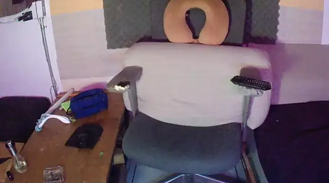 Snapshot of thesummerboy chatting on 02-08-25, 10:50 thesummerboy online show from 02-08-25, 10:50