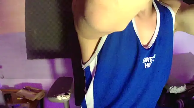 Snapshot of thesummerboy chatting on 02-11-25, 11:10 thesummerboy online show from 02-11-25, 11:10