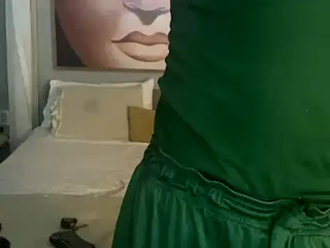 Snapshot of thesummerboy chatting on 03-09-25, 07:56 thesummerboy online show from 03-09-25, 07:56