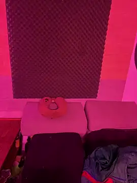 Snapshot of thesummerboy chatting on 03-17-25, 10:38 thesummerboy online show from 03-17-25, 10:38