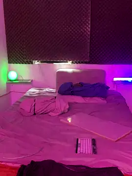 Snapshot of thesummerboy chatting on 09-26-25, 07:18 thesummerboy online show from 09-26-25, 07:18