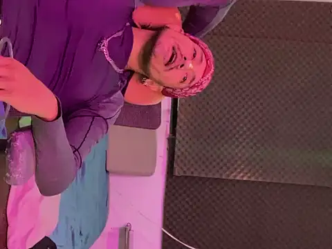 Snapshot of thesummerboy chatting on 10-02-25, 12:45 thesummerboy online show from 10-02-25, 12:45