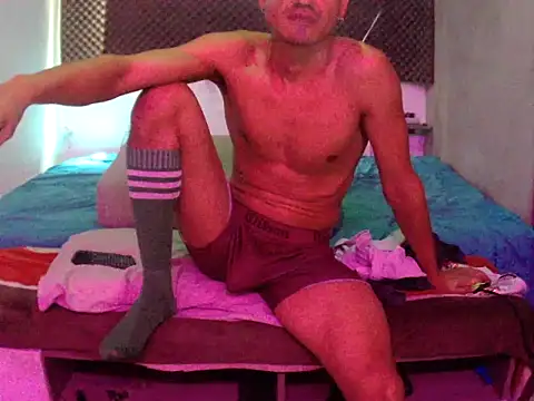 Snapshot of thesummerboy chatting on 10-03-25, 05:10 thesummerboy online show from 10-03-25, 05:10