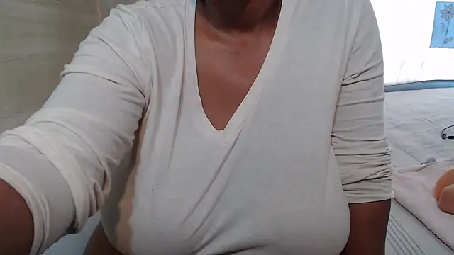 Snapshot of FlavoredNia chatting on 03-04-25, 08:13 FlavoredNia online show from 03-04-25, 08:13