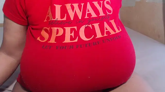 Snapshot of FlavoredNia chatting on 10-18-25, 06:05 FlavoredNia online show from 10-18-25, 06:05