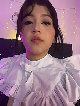 Snapshot of alisson_carolina73 chatting on 12-18-25, 01:22 alisson carolina73 online show from 12-18-25, 01:22