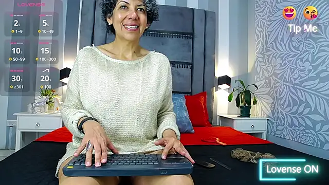 Julianewell online show from 02-19-25, 12:11