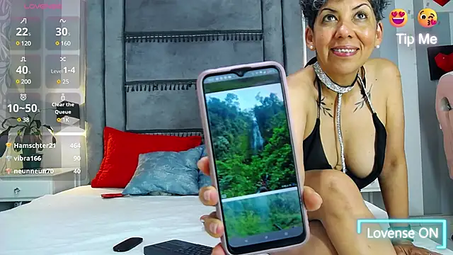 Julianewell online show from 03-05-25, 03:29