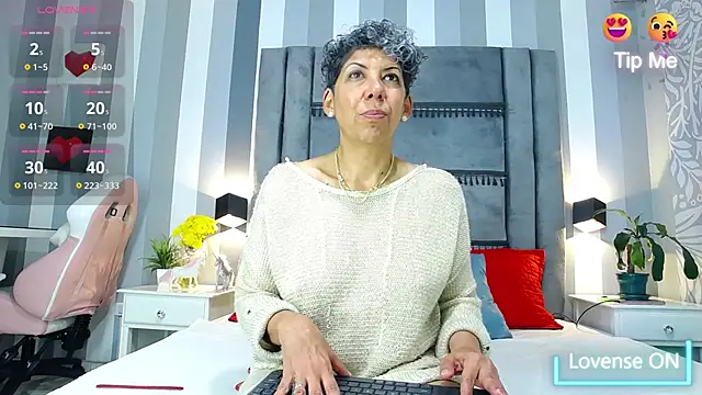 Julianewell online show from 03-13-25, 12:46