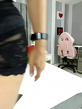 Julianewell online show from 11-15-25, 12:34