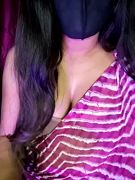 Snapshot of SexyAndHottie chatting on 01-15-25, 06:12 SexyAndHottie online show from 01-15-25, 06:12