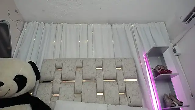 KOURTNEY-- online show from 09-12-25, 02:22