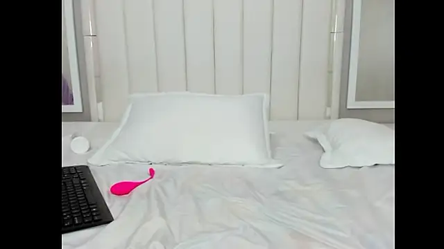 Snapshot of Carohorny4u chatting on 02-25-25, 03:16 Carohorny4u online show from 02-25-25, 03:16